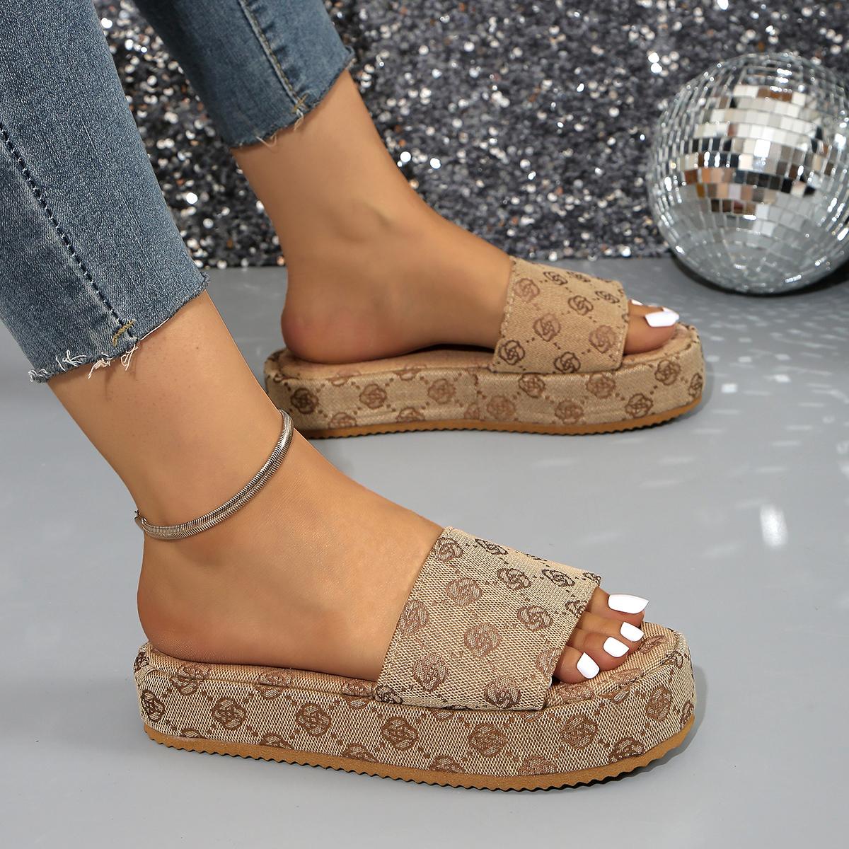 Модные женские тапочки 2024 года — фото 4