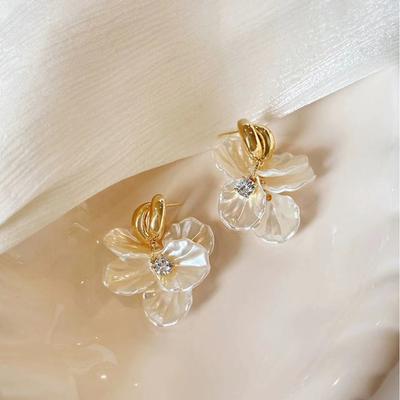New Seaside Vacation Style Fresh Flower Earrings, Light Luxury and High-end Earrings