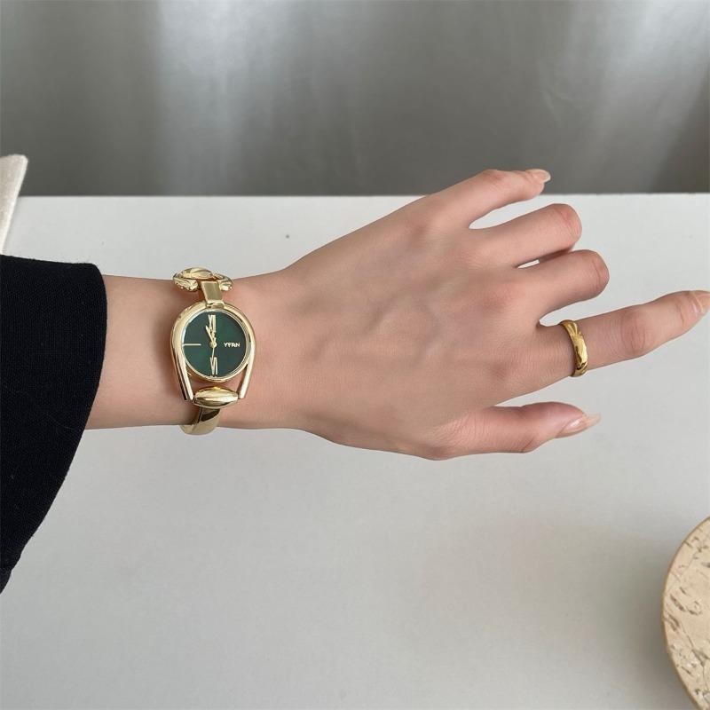 Simple Women's Wristwatches Stainless Steel Strap Small Dial Fashionable Exquisite Quartz Watches for Woman Relojes De Mujer