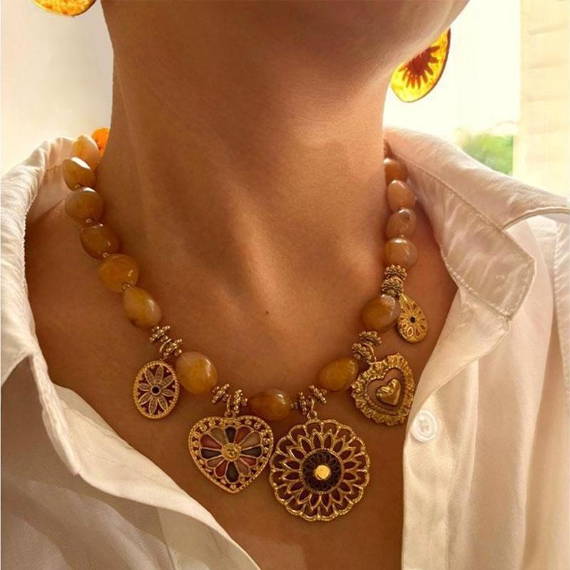 Stylish Floral Heart Accent Resin Bead Necklace Adjustable Length Neckchain Versatile Jewelry Gift For Her