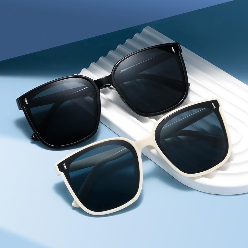 2024 Trendy Anti-UV Sunglasses for Women & Men - Douyin Influencer Style, Big Face Slimming, Perfect for Driving.