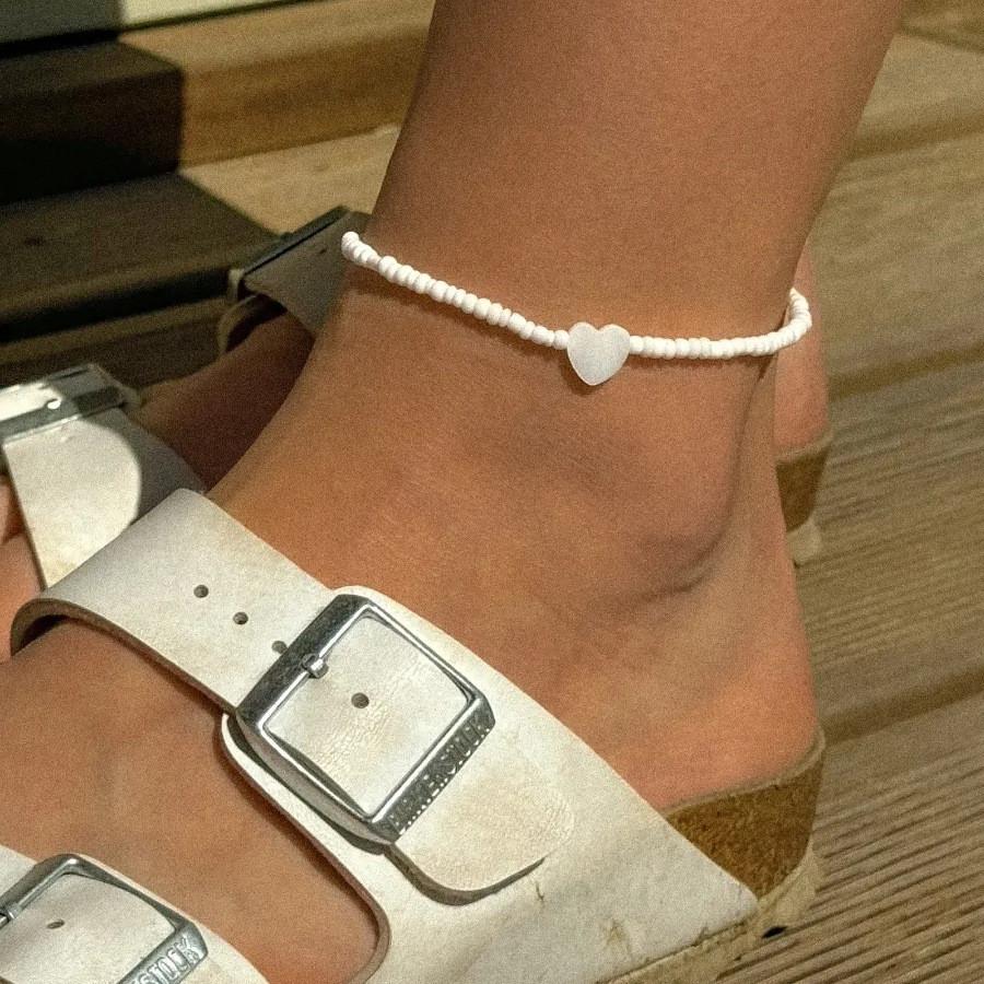 Women's White Beaded Anklet with Heart-Shaped Charm for Casual Summer Beach Wear
