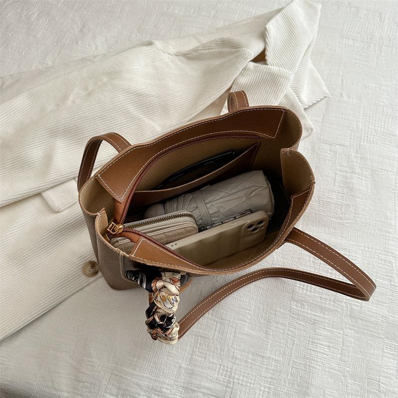 1pc Tote Bag for Women, Large Capacity Shoulder Handbag with Zipper Closure, College Commuter Shoulder Bag Multiple Compartments