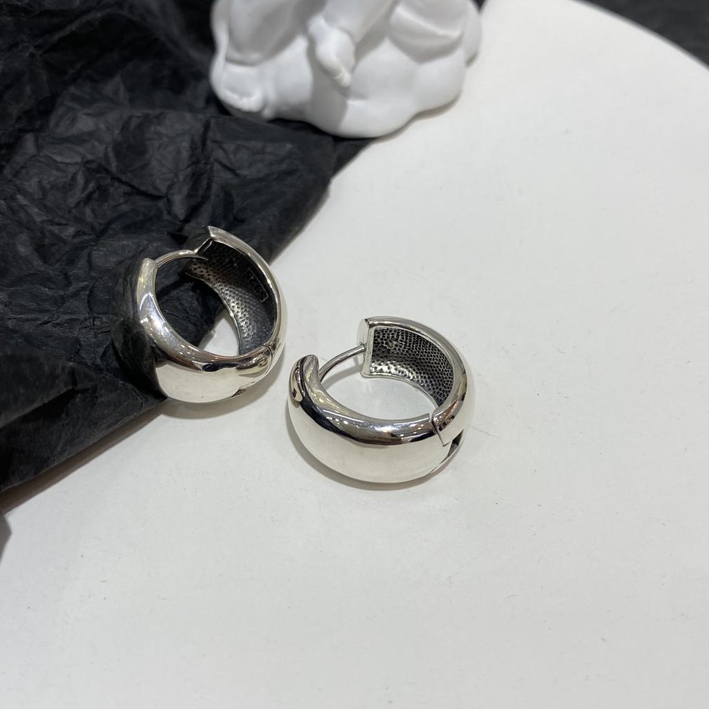 Retro Minimalist Glossy Earrings Small Temperament Senior Sense Temperament Simple Hundred Matching Earrings Elegant Accessories Classic Jewelry