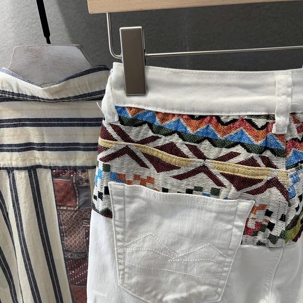 Men's Versatile Summer White Embroidered Denim Shorts - Trendy, Casual, Elastic, Straight-Fit, Five-Point Style.