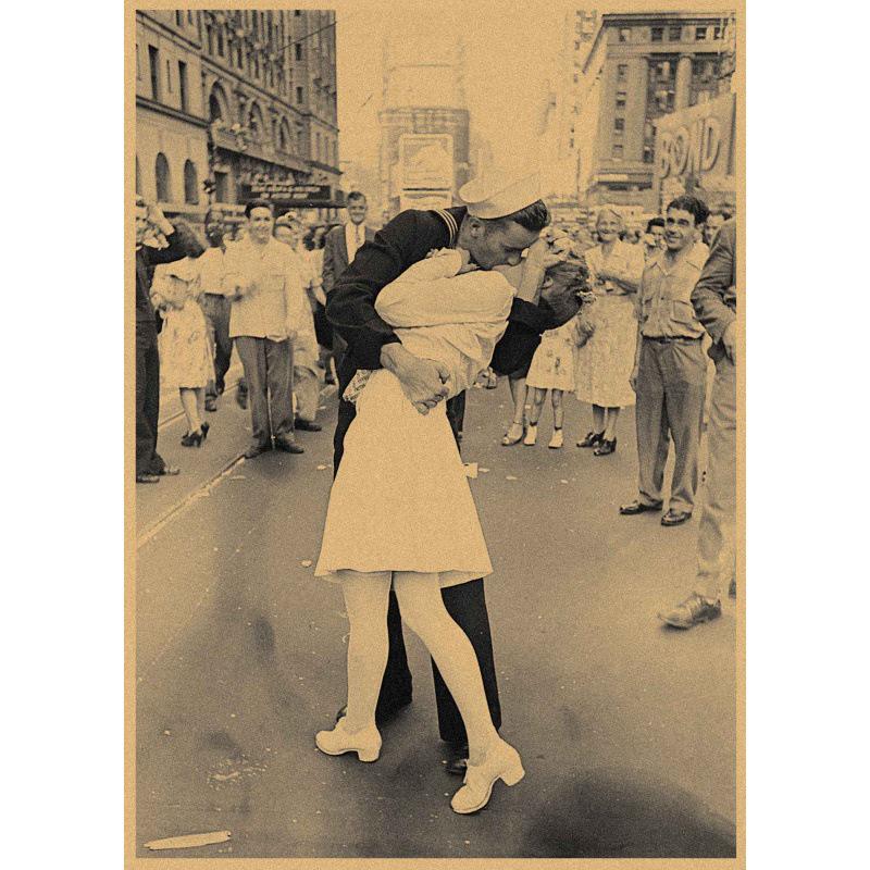 

Large World War II Classic Poster: The Kiss of Victory Retro Kraft Decor Yellow Kraft Paper (No Glue) 30X42 cm