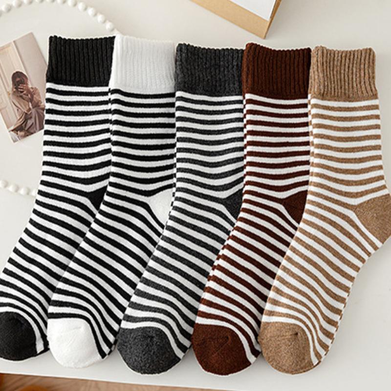 Cotton Short Socks Women's Black White Striped Breathable and Sweat Absorbent Fashion Sports Socks