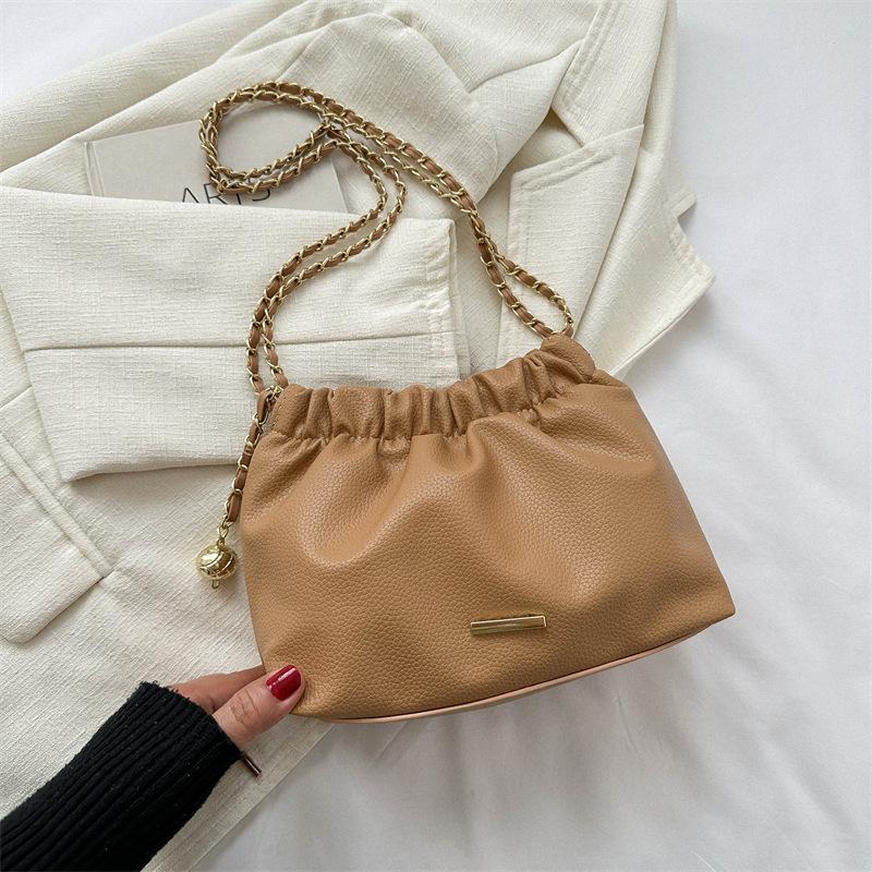 

Популярная сумка-цепочка женская новая 2025 нишевый дизайн чувство однотонная сумка на плечо сумка-облако сумка-мессенджер женская хаки