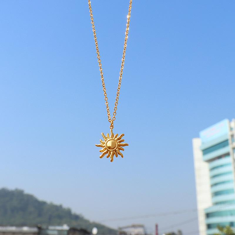 

18k Gold Titanium Steel Sunflower Pendant Necklace - Versatile Luxury Jewelry