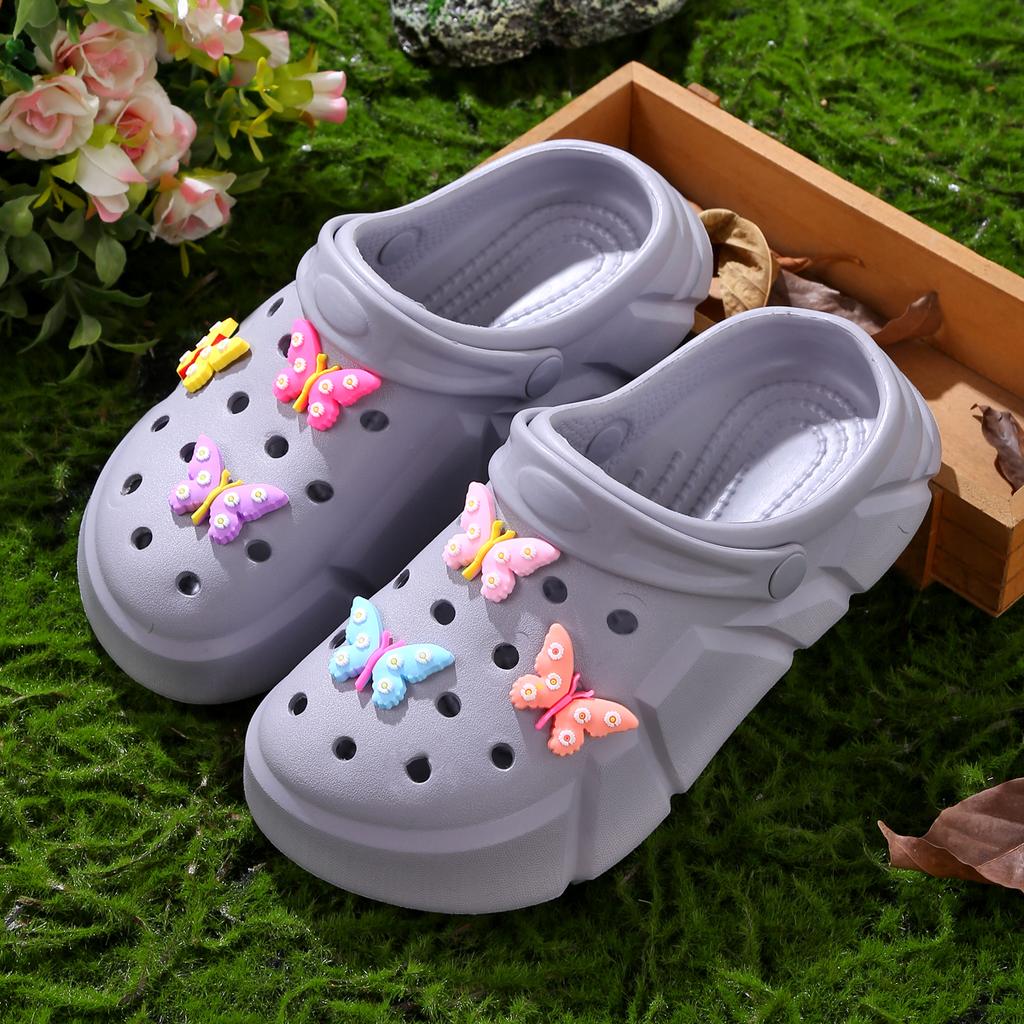 Casual Breathable Clogs With Cute Cartoon Charms For Girls, Slip-on Beach Slide, Anti Slip Garden Clog Shoes For Beaches 3057