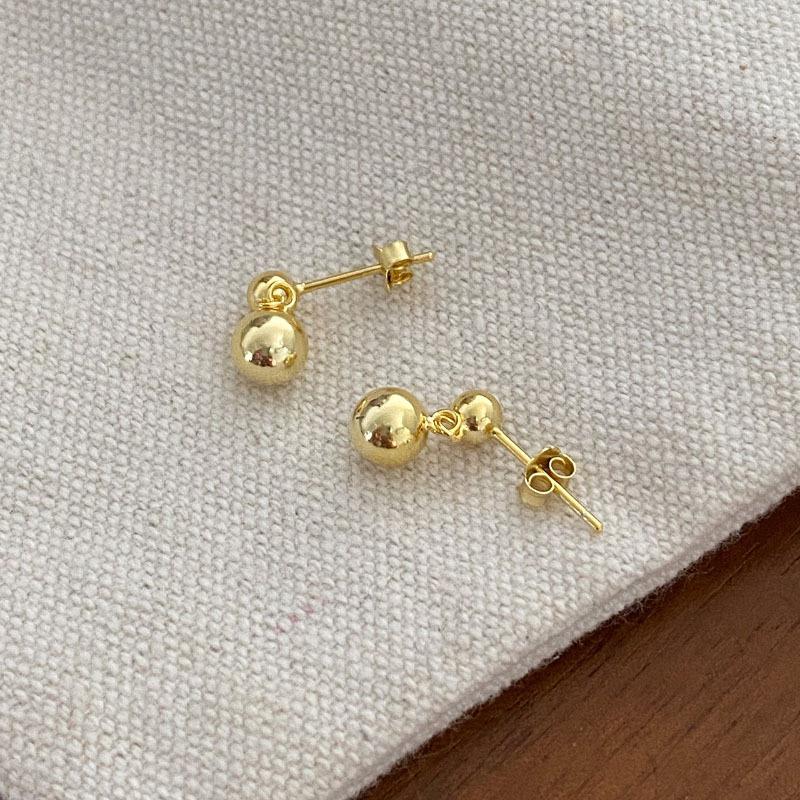 Sterling Silver Round Ball Earrings: Light Luxury, Versatile Studs for Simple, Trendy Summer Style