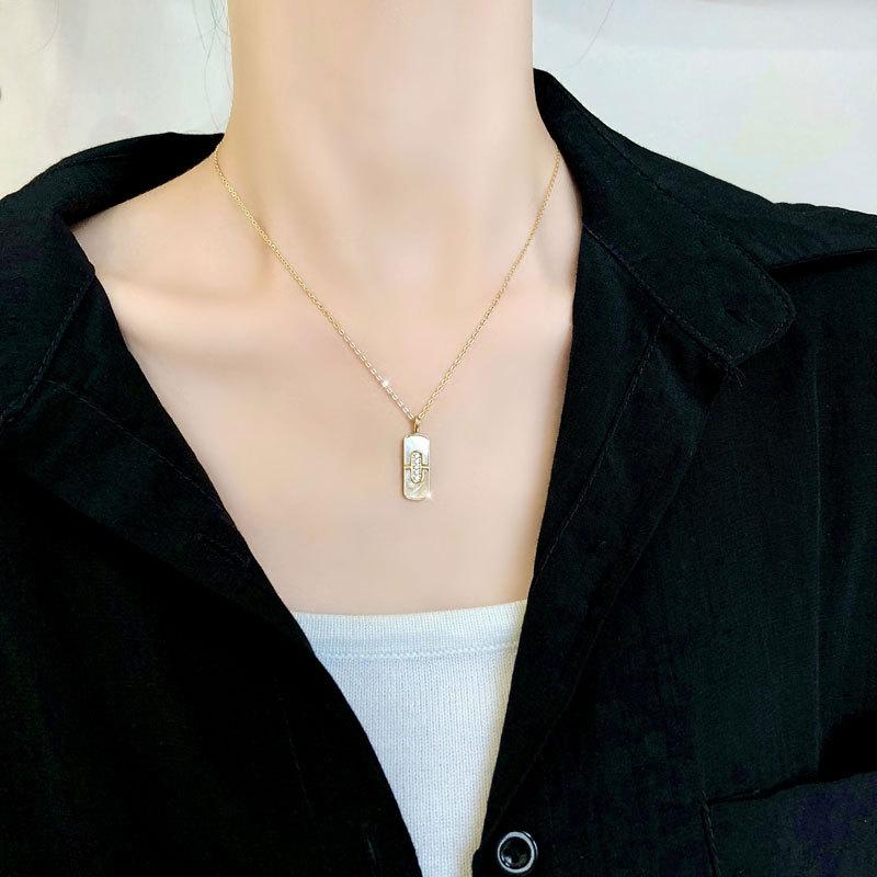 Seashell Geometric Zircon Diamond-set Necklace Elegant and Versatile Women's Collarbone Chain