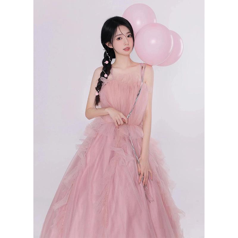 Studio-Themed Wedding Dress: New Girl Style, Pink Skin-Tone Enhancing, Colorful Yarn, Outdoor Travel Photo Dress