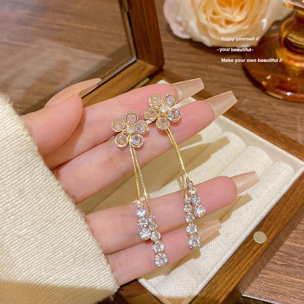 Koreanische Socialite Leichter Luxus Quastenohrringe – Herbst/Winter Silber Stecker für Damen
