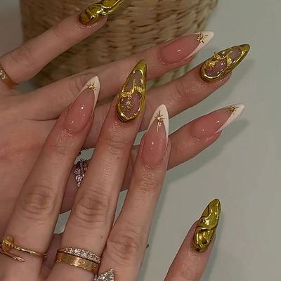 24 SZT Migdałowe Paznokcie Sztuczne z 3D Nieregularnymi Złotymi Falami Francuskie Końcówki Gwiazdki Paznokcie Sztuczne Do Noszenia Manicure dla Kobiet