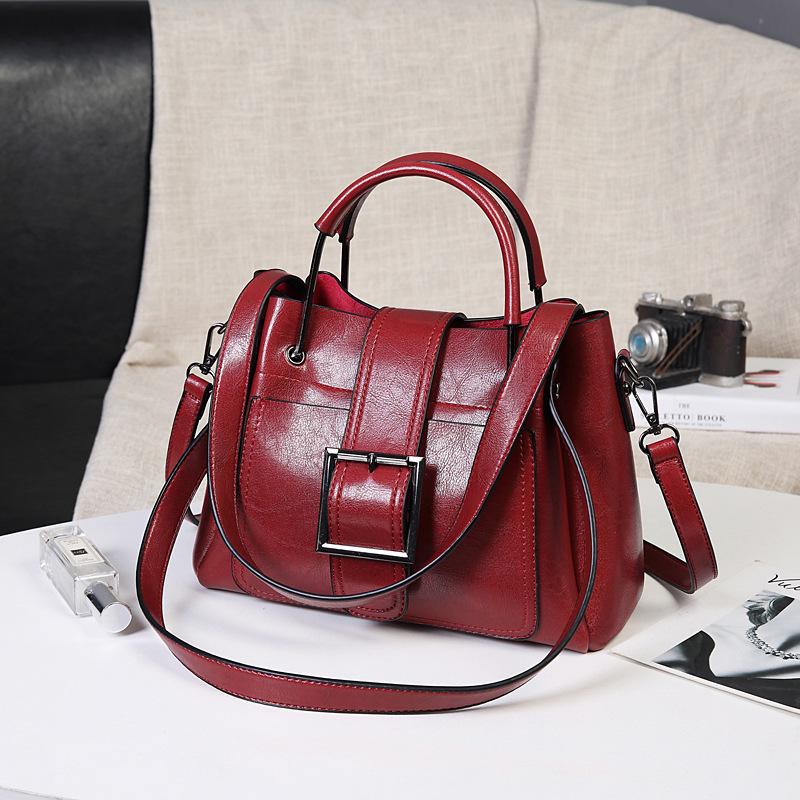Fashion Large Capacity Women's Spring and Summer Easy To Match Vintage Oil Wax Leather Shoulder Bag Oblique Span Bag