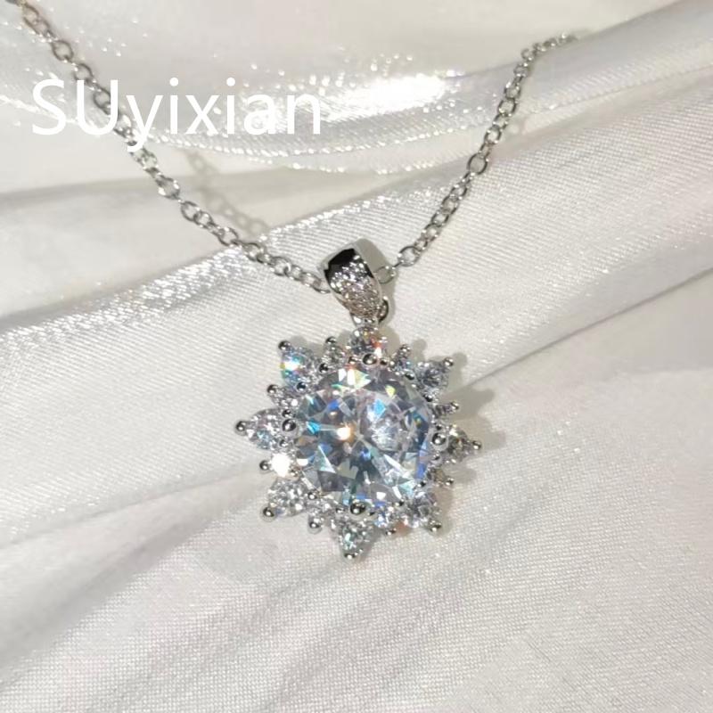 925 Sterling Silver Fashion Light Luxury Five-carat Zircon Snowflake Shape Pendant Necklace Birthday Party Anniversary Gift