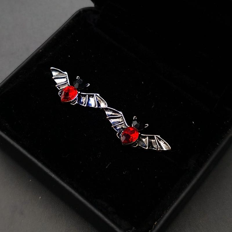 Gothic Bat Stud Earrings for Women Men Punk Red Crystal Gift Ancient Silver Color Party Gift Wholesale Jewelry Gift Women