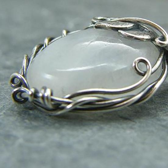 Women Necklace High Quality Vintage Silver Color Moonstones Lady Pendant for Prom