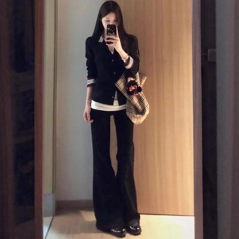 

2025 Women s High-Waist Black Micro-Flare Jeans for Pear-Shaped Figures - Stretchy, Slimming Autumn/Winter Pants M