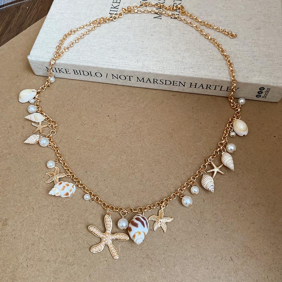 European and American Retro Color Shell Pendant Necklace Niche Collarbone Chain Design Niche Item Decoration