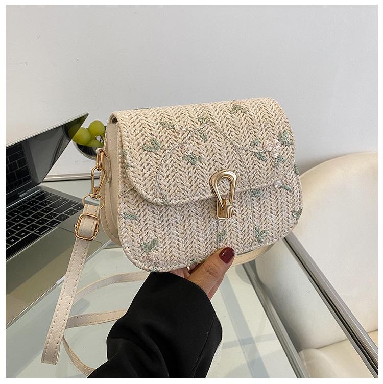 2025 New Shoulder Bag Women's Bag Woven Baguette Underarm Bag Fashionable Small Fresh Square Bag