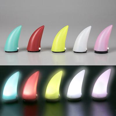 2 Adet Evrensel Parlayan Şeytan Boynuzu Kask Dekorasyonu Gece Sürüş Güvenliği için Kişiselleştirilmiş LED Kask Işıkları USB Şarj Edilebilir Kask Dekorasyonu