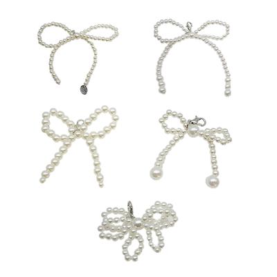 Charme de téléphone élégant avec nœud papillon, pendentif pour sac, accessoire de chaussure perlé. Améliorez vos chaussures avec une touche chic et distinctive.