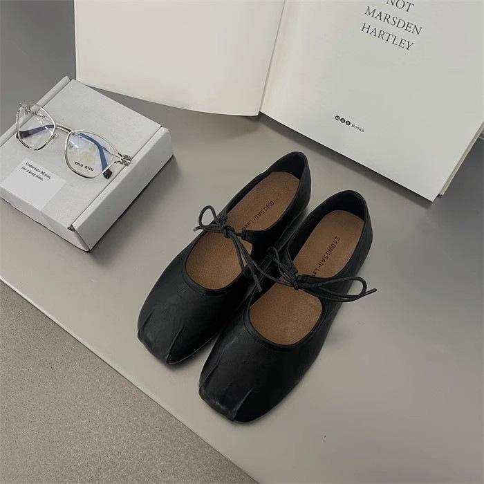 

Женские балетки, туфли с мелким вырезом и бантом-бабочкой, повседневные туфли на мягкой подошве, женская кожаная обувь 2025 35 чёрный