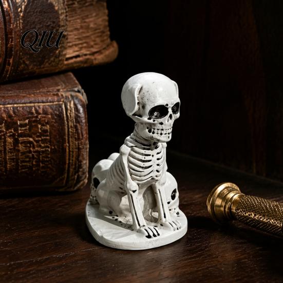 Realistic Carving Skeleton Animal Halloween Dog/Cat Skull Figurine, Resin Gothic Statue Unique Fireplace Accents for Desk Fireplace, Spooky