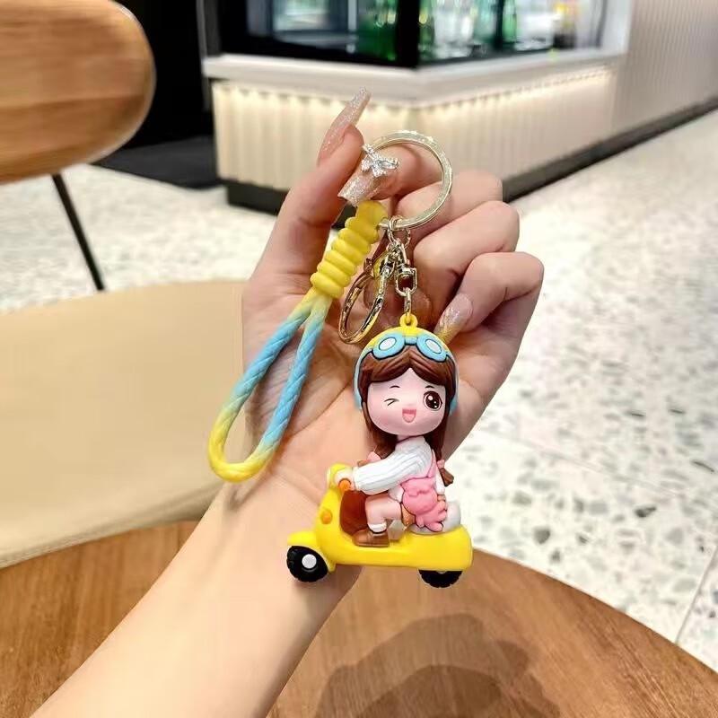 Fumede Мультяшная Фигурка Пары на Трамвае Брелок и Подвеска для Рюкзака