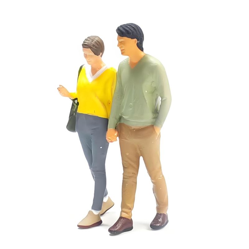1/64 Scale Resin Miniature Couple Figure For Realistic Model Train Architectural Scene Decors And Collectible Display