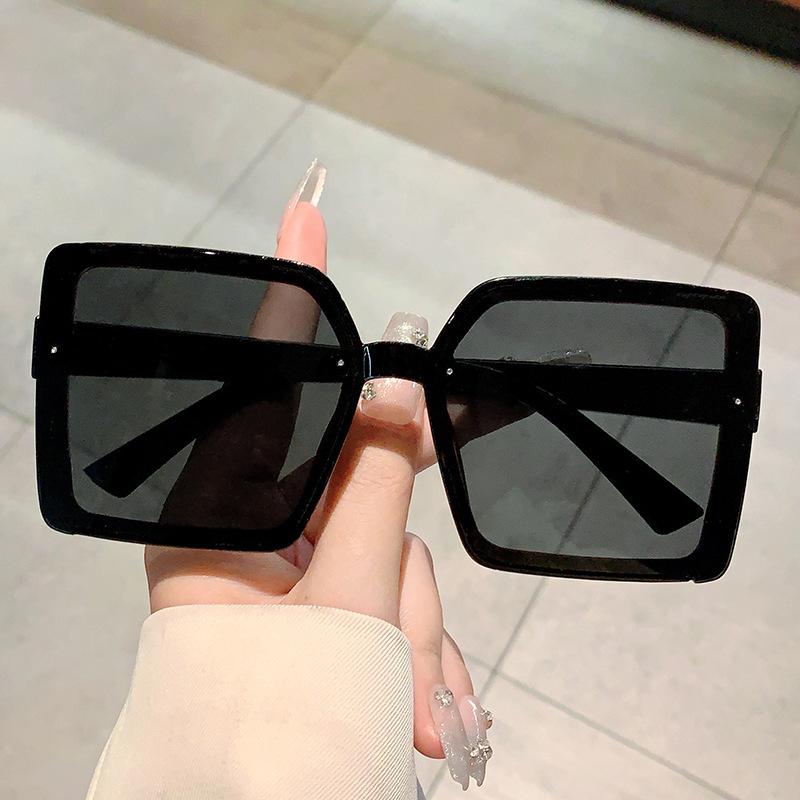 Fashion Vintage Luxury Designer Square Sunglasses Women Punk Big Frame Elegant Shades UV400 Protection