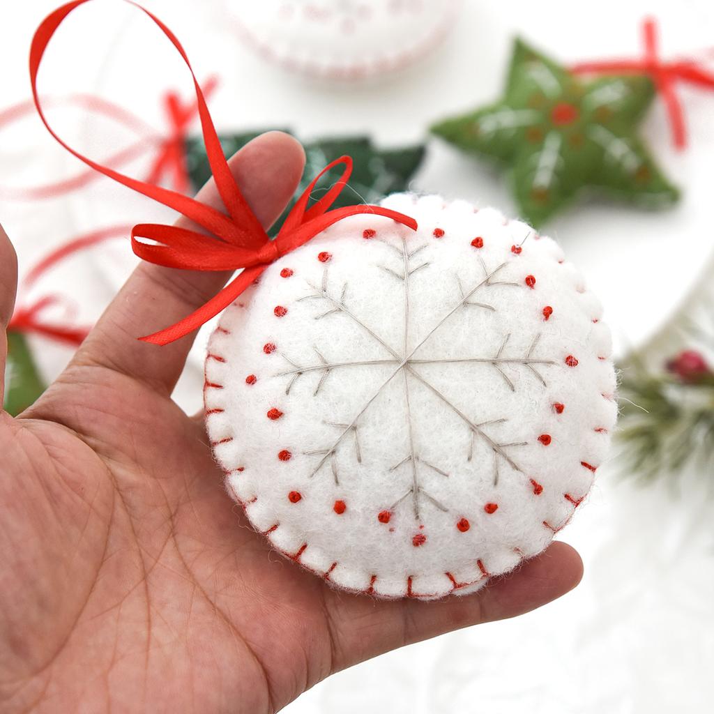 1pc Wool Felt Snowflake Heart Christmas Pendant, Xmas Tree Hanging Ornament for Home Window and Holiday Party Scene Arrangement
