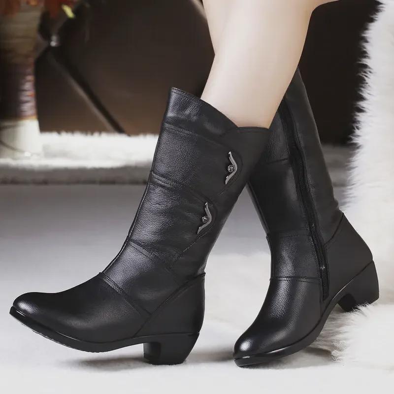 "Korean Style Plus Velvet Mid-Calf Boots for Middle-Aged and Elderly Women - Warm, Large Size Fall/Winter Fashion"