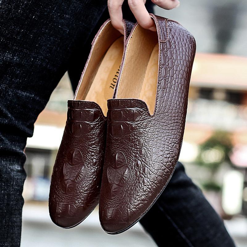 Fashion Slip on Flat bottomed men's leather shoes Luxury high-quality and comfortable styles casual business loafers Versatile and New