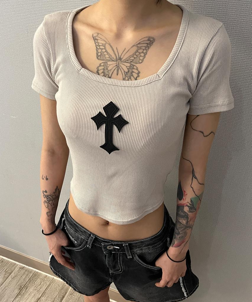 Bonseullipi Cross Square Neck T-Shirt (Beige)