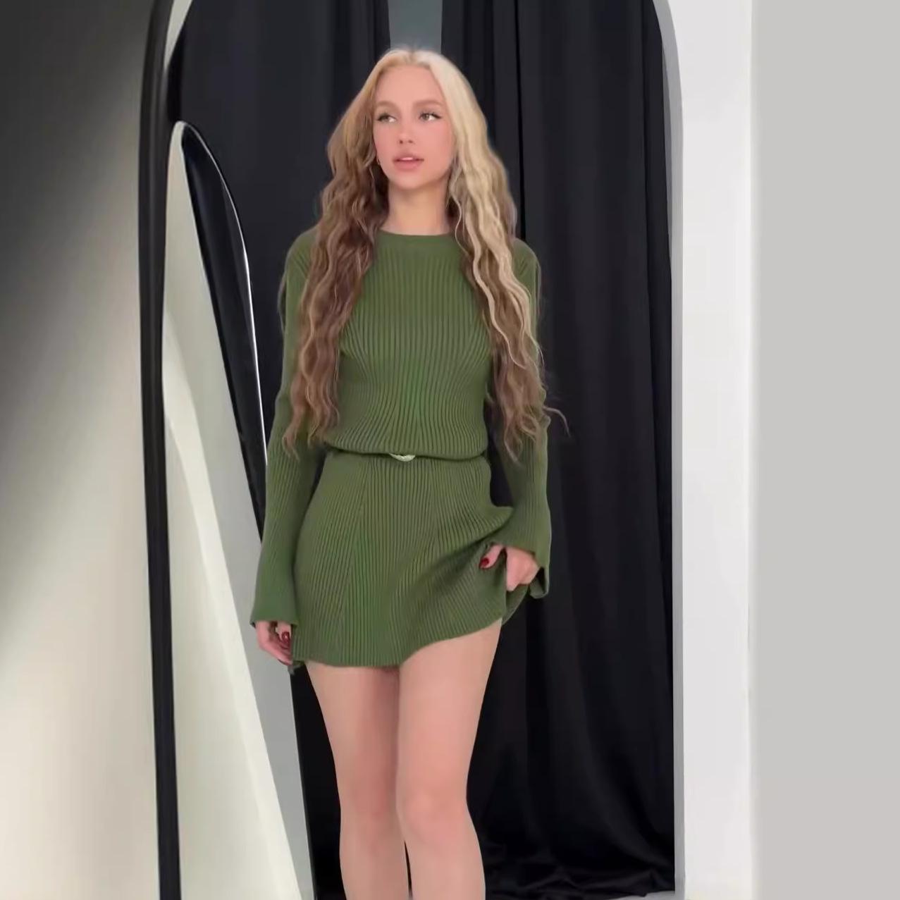 

Женское мини-платье на осень 2024 года, однотонное, с круглым вырезом и длинным рукавом M зелёный