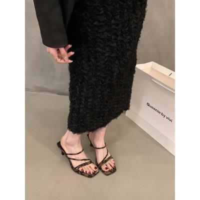 Niche tenký popruh Francúzske cool papuče rozprávkové topánky 2024 nová letná móda vonkajšie oblečenie so sukňou Rímske sandále