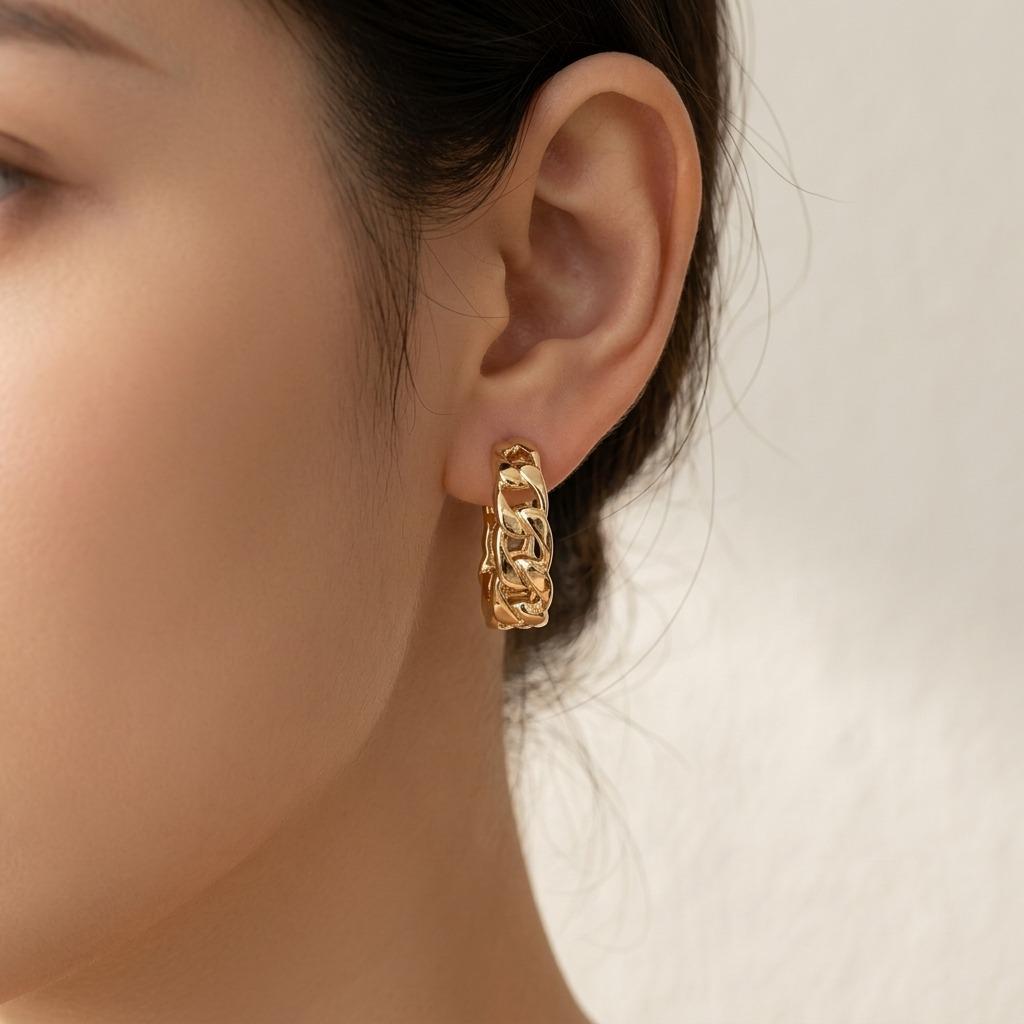 European & American Light Luxury Hollow Chain Metal Cubic Link Ear Cuff Earrings – French High-End Commuting Accessory
