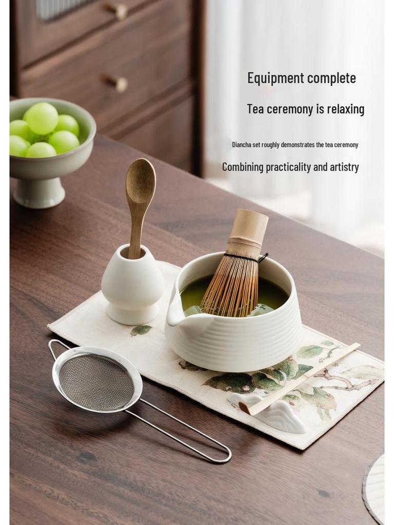 Ręcznie robiona duża japońska ceramiczna miseczka do matchy i zestaw trzepaczki