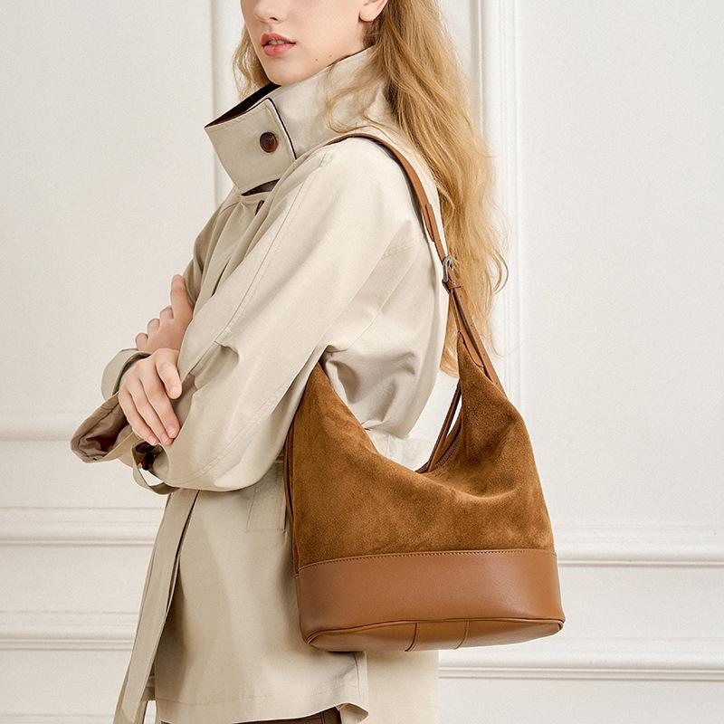 Large Capacity Commuting Bag, Light Luxury and High-end Single Shoulder Crossbody Bag, Women's New Top Layer Cowhide Bucket Bag