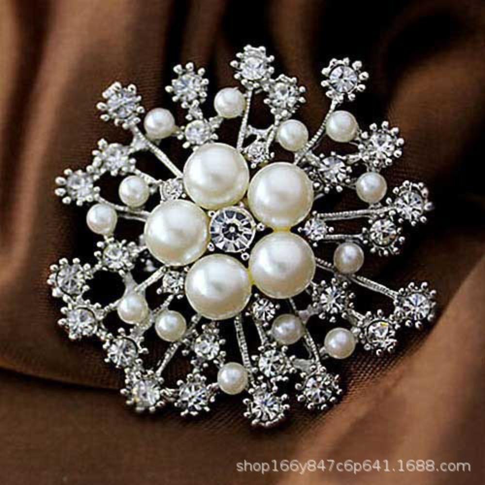 Diamond Butterfly Versatile Simple Brooch Flower Anti-light Pin Clothing Accessories Corsage