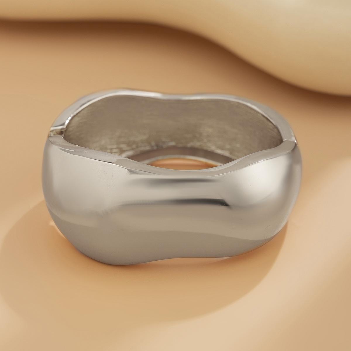 

Набор пружинных браслетов из сплава в форме гладкой дуги в европейском и американском стиле