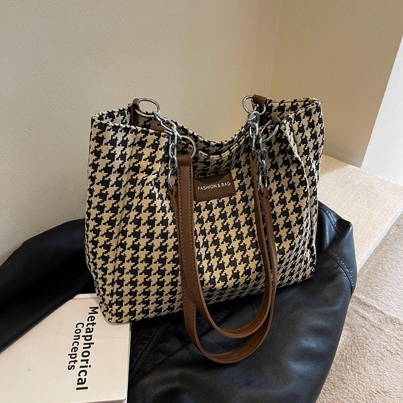 

Ретро модная сумка большой вместимости для женщин, новинка 2023 года, осень/зима, контрастная холщовая сумка, пригородная сумка на плечо