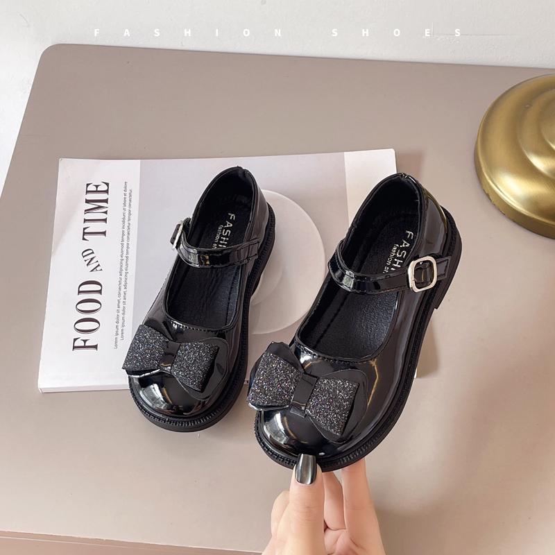 

Туфли кожаные для девочек черные глянцевые детские туфли на плоской подошве с круглым носком нескользящие 2025 новые детские туфли принцессы повседневные с большими бантами милые 32 чёрный