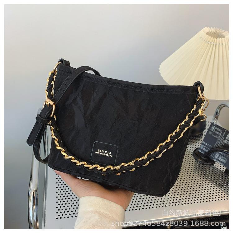 

Fashion small bag women s 2025 new chain foreign style niche messenger bag popular texture shoulder armpit small square bag чёрный