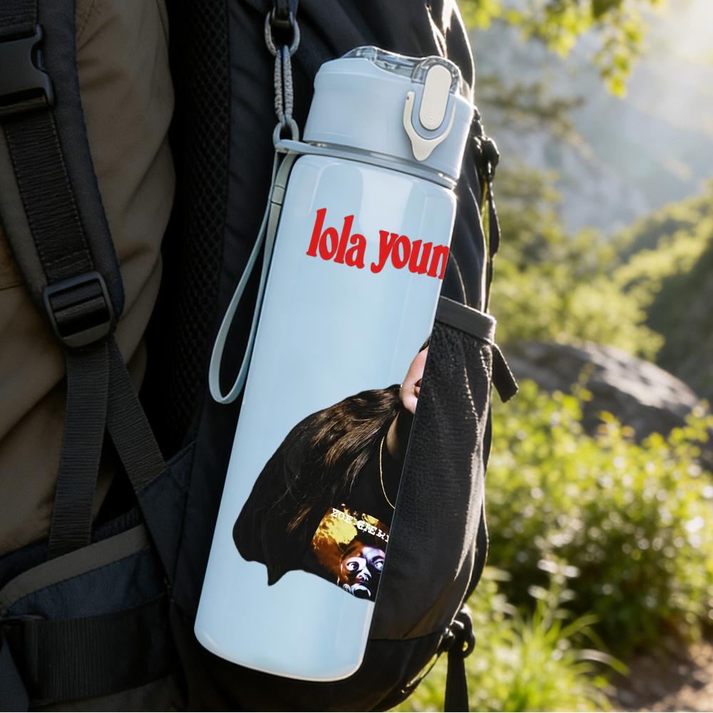 1PC Retro Long Hair Female Singer Portrait Print 750ml Portable Sports Water Bottle Leakproof Gym Outdoor Travel Drink Cup