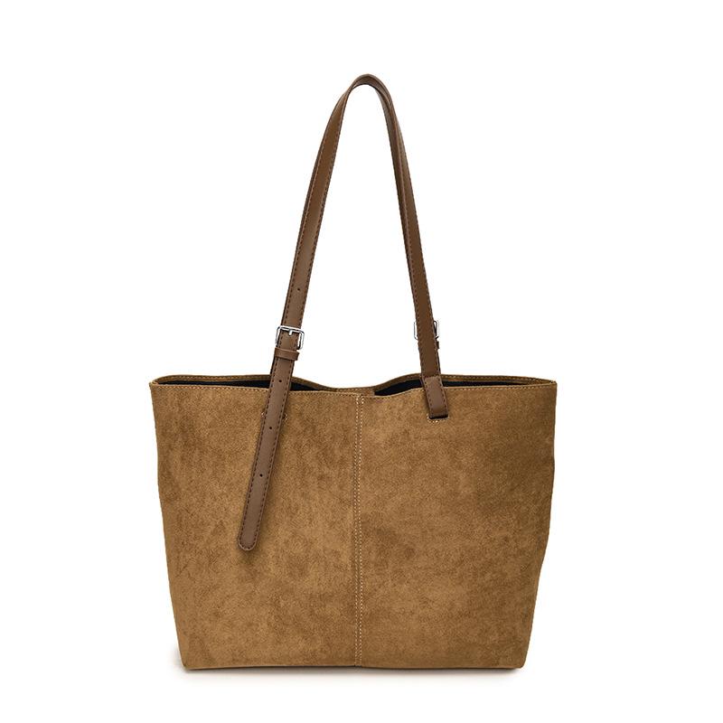 Korean-Style Trendy Mylar Women's Tote: Large Capacity, Versatile Commuter Shoulder Bag for Autumn/Winter