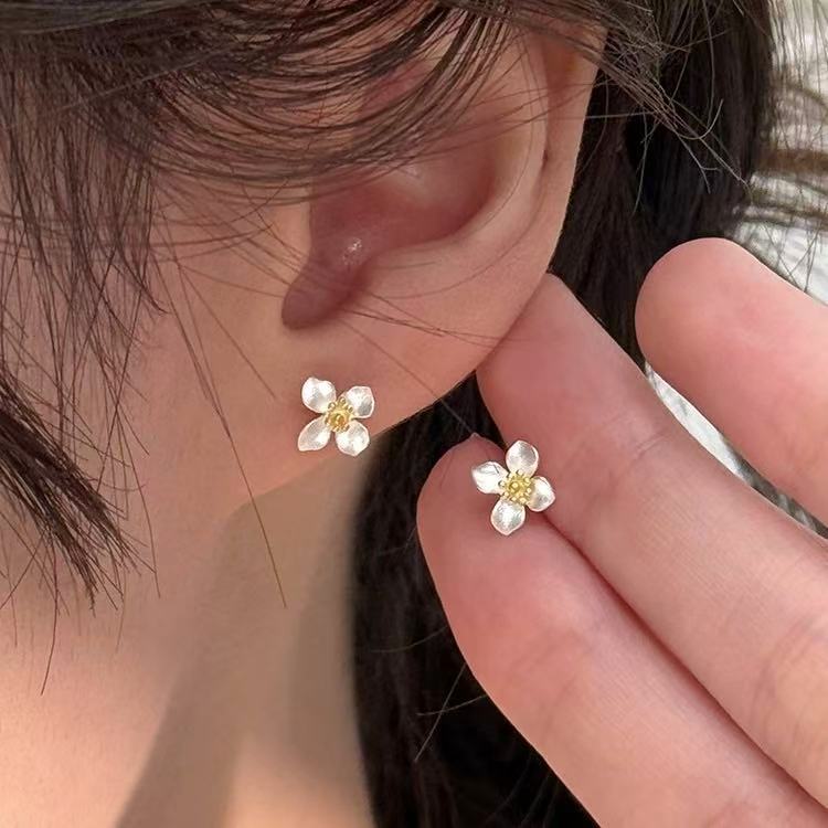 Silver needle plain silver minimalist gardenia stud earrings women ins style niche design earrings earrings light luxury